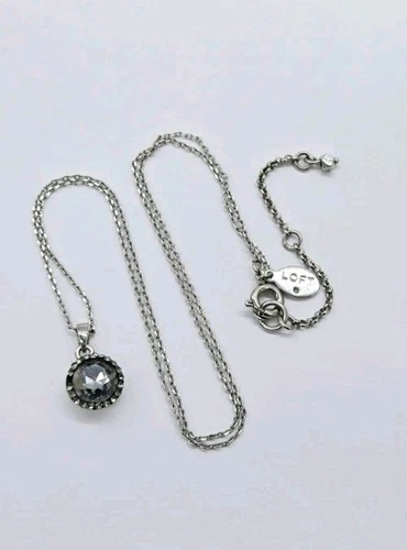 VETEMENTS Collana con ciondolo loft tono argento cristallo grigio tondo delicato 20 in