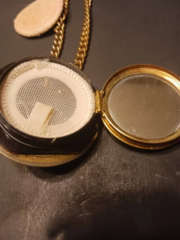 ULTRA RARE, Kanette Brass Compact / Purse Combo By Buchner Circa 1920s - Image 4 of 4