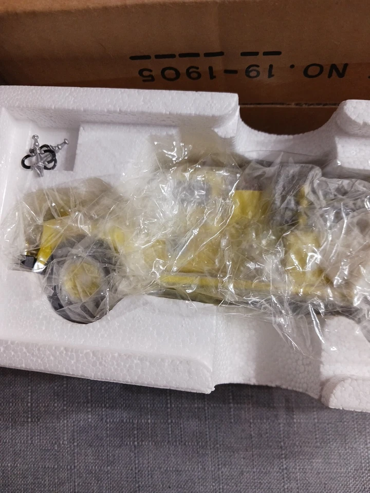 First Gear 1951 Ford F-7 Fire Truck NIB Wrapped 1:34 Scale Diecast Model Truck - Image 4 of 4