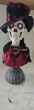 Halloween Talking Skull LED Light Up Eyes Tabletop Decoration Battery NWT