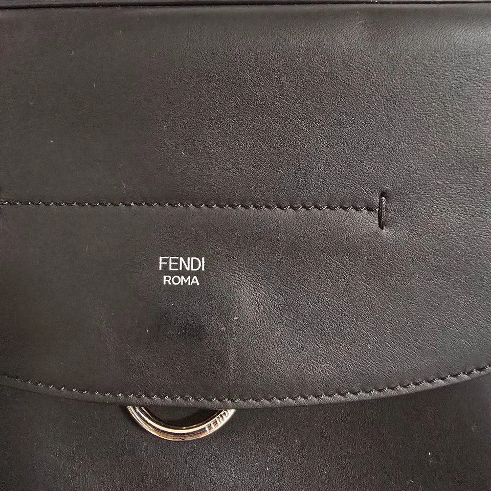 Mochila Fendi excelente estado 3 vias 8BZ042 preta volta às aulas - Imagem 3 de 4