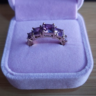 14k Yellow Gold 5 Amethysts has Diamonds 2 on Each Side RING Heavy 3.92+ grms