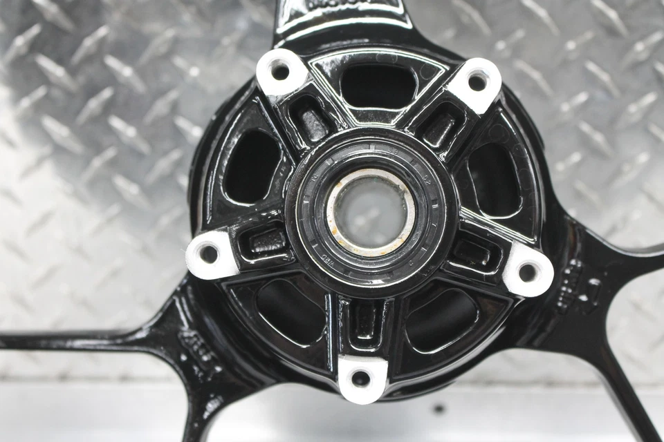 Llanta trasera Aprilia Tuono V4R Aprc 2014 ABS MT17X6,00 Foto 2 de 4