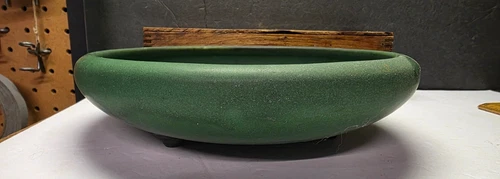 VINTAGE WELLER POTTERY BEDFORD LOW BOWL MISSION ARTS AND CRAFTS FOOTED GREEN