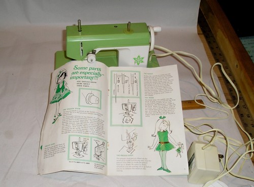 Vintage Crystal Toy Sewing Machine - Japan - Runs - 110V or 2 "D" Batteries - Picture 10 of 10