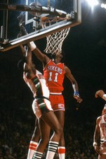 Caldwell Jones of the Philadelphia 76ers Basketball 1980 Photo 1
