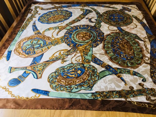 UNUSUAL VINTAGE ITALIAN JACQUARD SILK SCARF. SWORDS! VGC. 35 x 34 INCHES. a - Picture 6 of 6