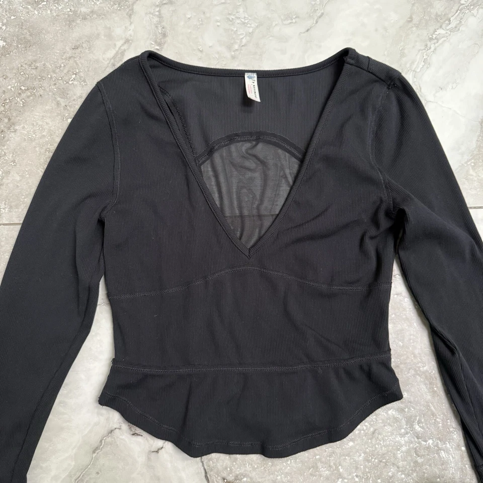 Movimiento Free People Negro Manga Larga Cuello en V Malla Corta Agujeros Traseros para Pulgares Talla XS Foto 3 de 4