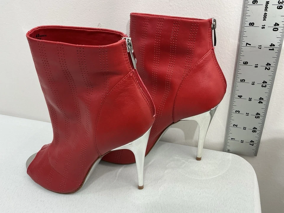 Botines chinos Kristin Cavallari para mujer de lavandería Leila 9 puntera de aguja roja Foto 4 de 4