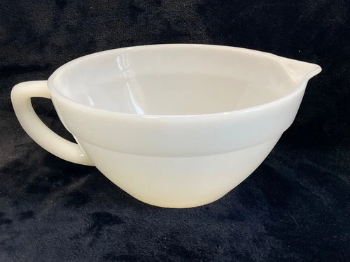 Vintage Anchor Hocking Fire-King Milk Glass Batter Bowl #6 With Pour Spout MINT
