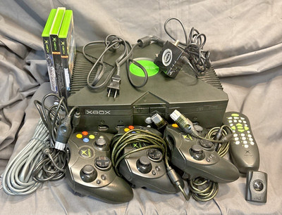 Microsoft Original Xbox Console Bundle 3 Controllers, Green Cables, DVD, NFS ++