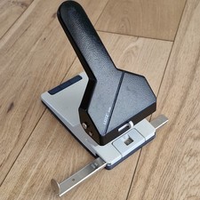 Puncher Leitz 5180 2 Hole Paper Hole Punch with Guide - Heavy Duty