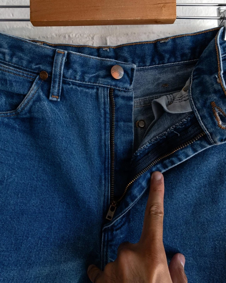 Vintage 90s Wrangler Jeans Blue Denim Women's 28 Western Cowboy Cut Made In USA - Image 4 of 4