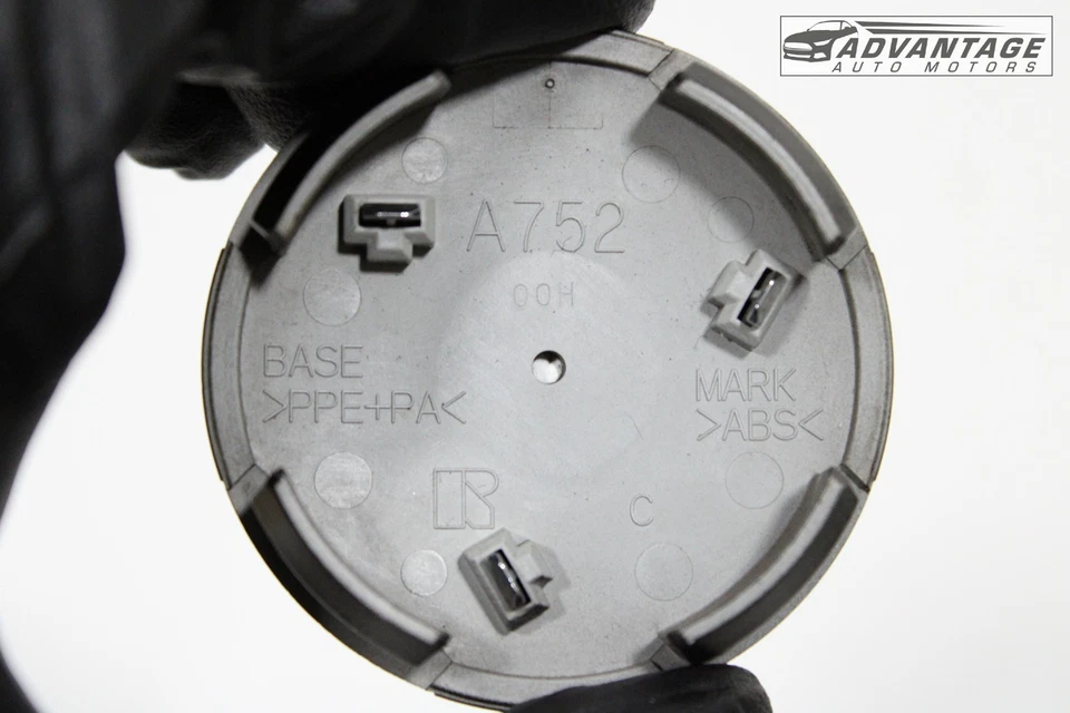 Llanta deportiva Mitsubishi Outlander 2018-2024 tapacubos central logotipo cubierta OEM Foto 3 de 4