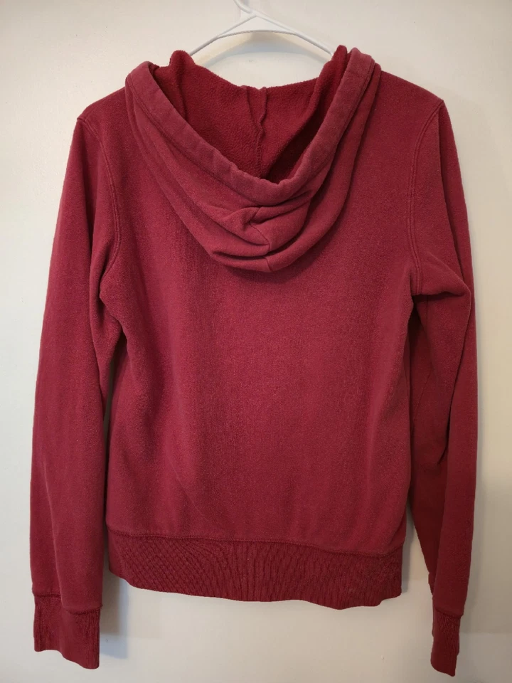 Pullover con capucha roja Aeropostale para mujer con bolsillos y detalles brillantes talla M Foto 3 de 3