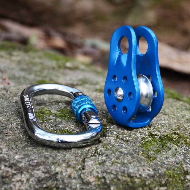 Single Pulley and Screwgate Locking Carabiner Combos for Climbing