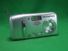 Olympus CAMEDIA D-425 Zoom 4.0MP 4x Zoom Digital Camera Silver Parts or Repair