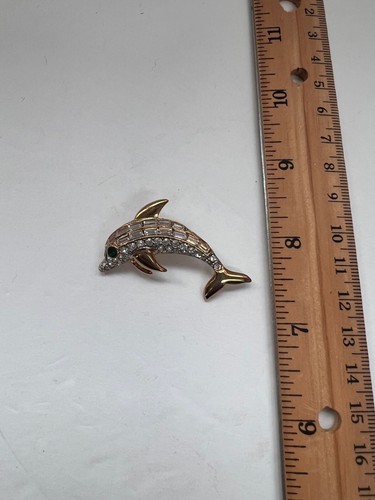 VINTAGE PLAYFUL DOLPHIN CRYSTAL RHINESTONE BROOCH PIN - Picture 2 of 5