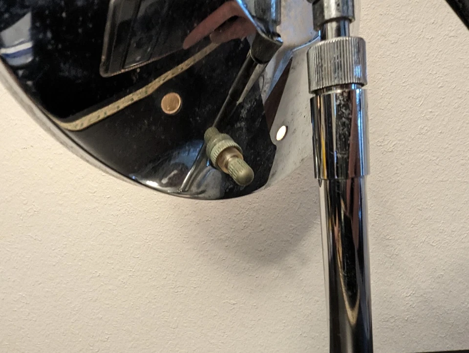 VINTAGE CHROME VANITY MAKEUP LIGHTED MAGNIFIED MIRROR WORKS - Image 3 of 4