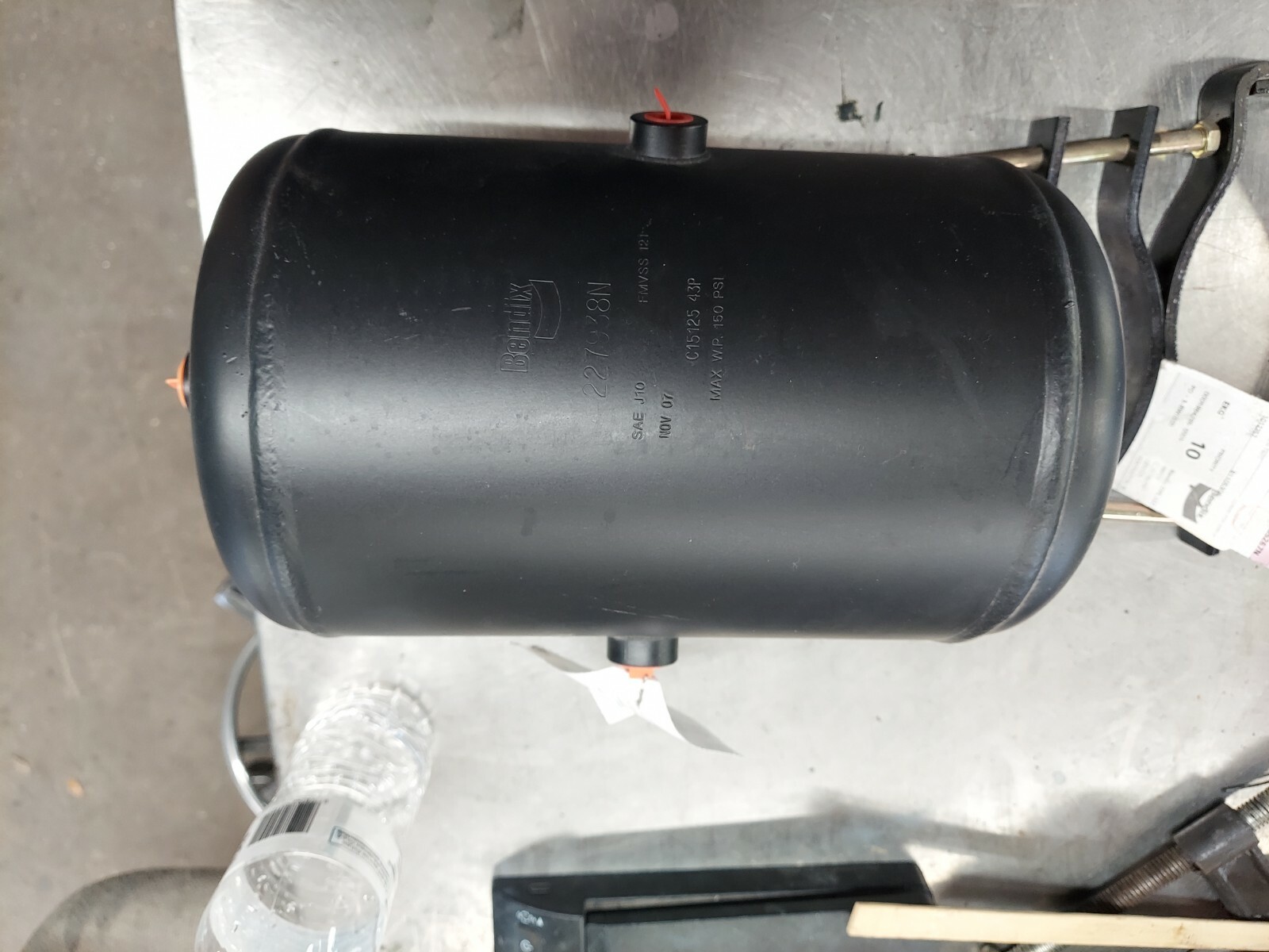 Bendix 227938n Air Brake Reservoir Tank with new installation brackets