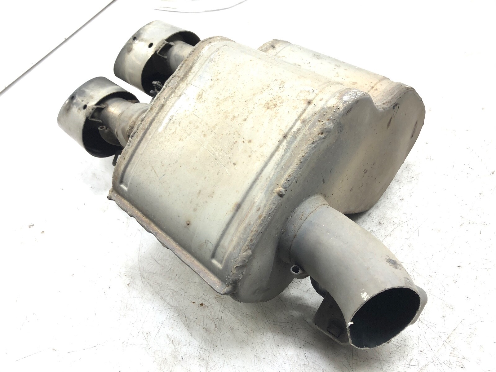 2014-2019 MASERATI GHIBLI RIGHT REAR EXHAUST MUFFLER BAFFLE TIPS SILENCER OEM.