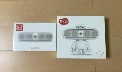 Beats by Dr. Dre Pill 2.0 + Pill Dude Stand White Set - Brand New