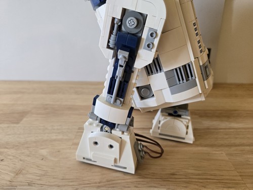 LEGO Star Wars (75379): R2-D2. Looks complete. See Description. - Picture 9 of 13