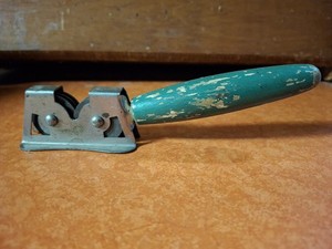 Vintage Eversharp Tabletop Knife Sharpener Green Handle USA