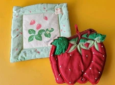 Town & Country Linen NY Vintage Red Strawberry Fabric Pot Pad Holder Lot of 2 