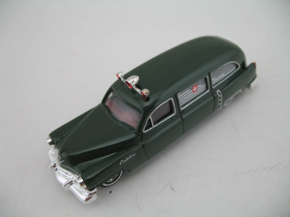 Busch HO Model 43461: 1952 Cadillac Station Wagon Ambulance, Green, MIB - Image 3 of 4