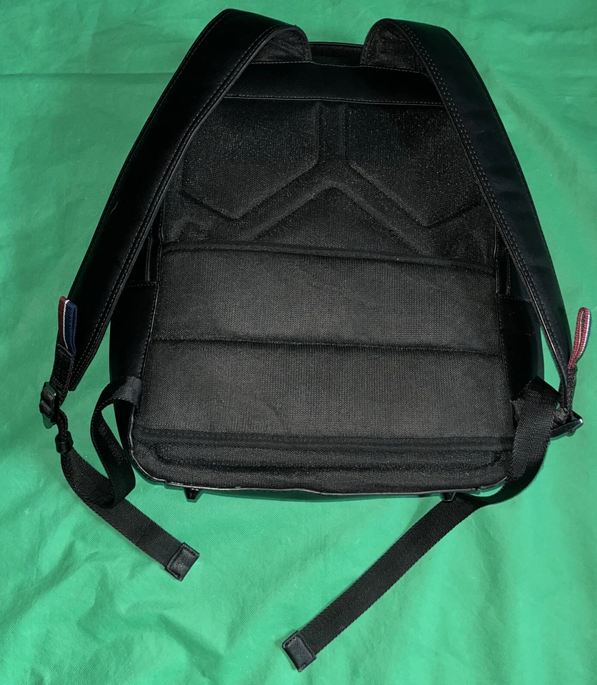 Mochila Zara cerca de 11” X 15” - Imagem 4 de 4