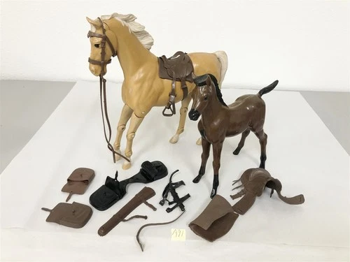 1960s MARX JOHNNY WEST SET OF TWO HORSES CLEAN NO BREAKS w ACCESSORIES LOT #91