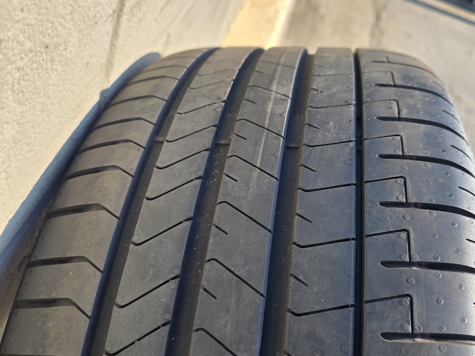 RARE:  23" Rolls Royce Cullinan OEM factory wheels & tires