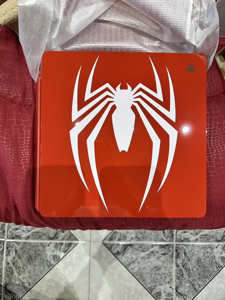 Sony PlayStation 4 Slim 1 TB Console con Marvel's Spider-Man – Rossa - Immagine 2 di 4