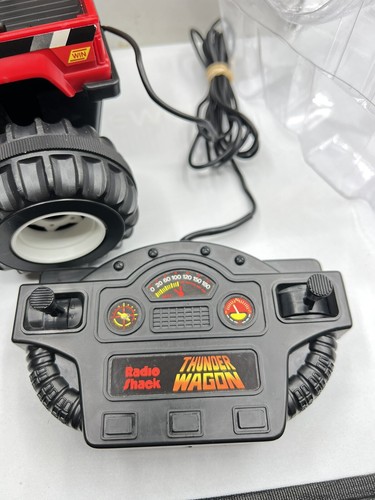 RADIO SHACK THUNDER WAGON 4X4 MONSTER TRUCK WITH WIRED REMOTE READ - 第 2/11 張圖片