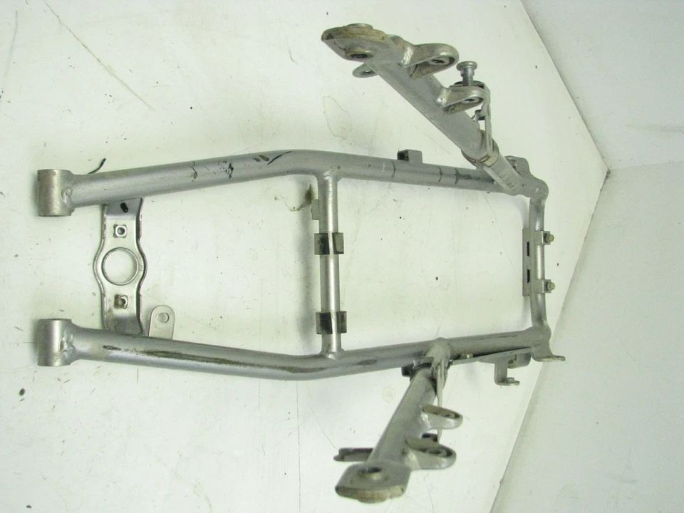 08-18 Kawasaki Klr650 E OEM Guardabarros Trasero Soporte Marco Subchasis Foto 4 de 4