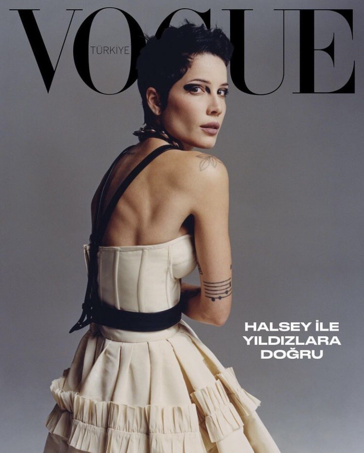 vogue Turkey December - Jan 2023 Halsey Akın Akınözü Demet