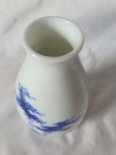 STUNNING PROBABLY JAPANESE BAMBOO AND BIRD DESIGN BLUE & WHITE VASE - Picture 4 of 9