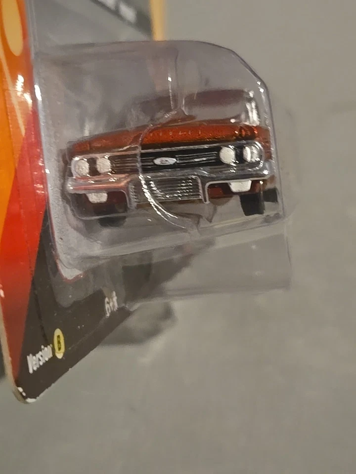 Chevrolet Impala Chase Car 1960 Racing Champions Mint Gold Strike 1:64 Foto 2 de 4