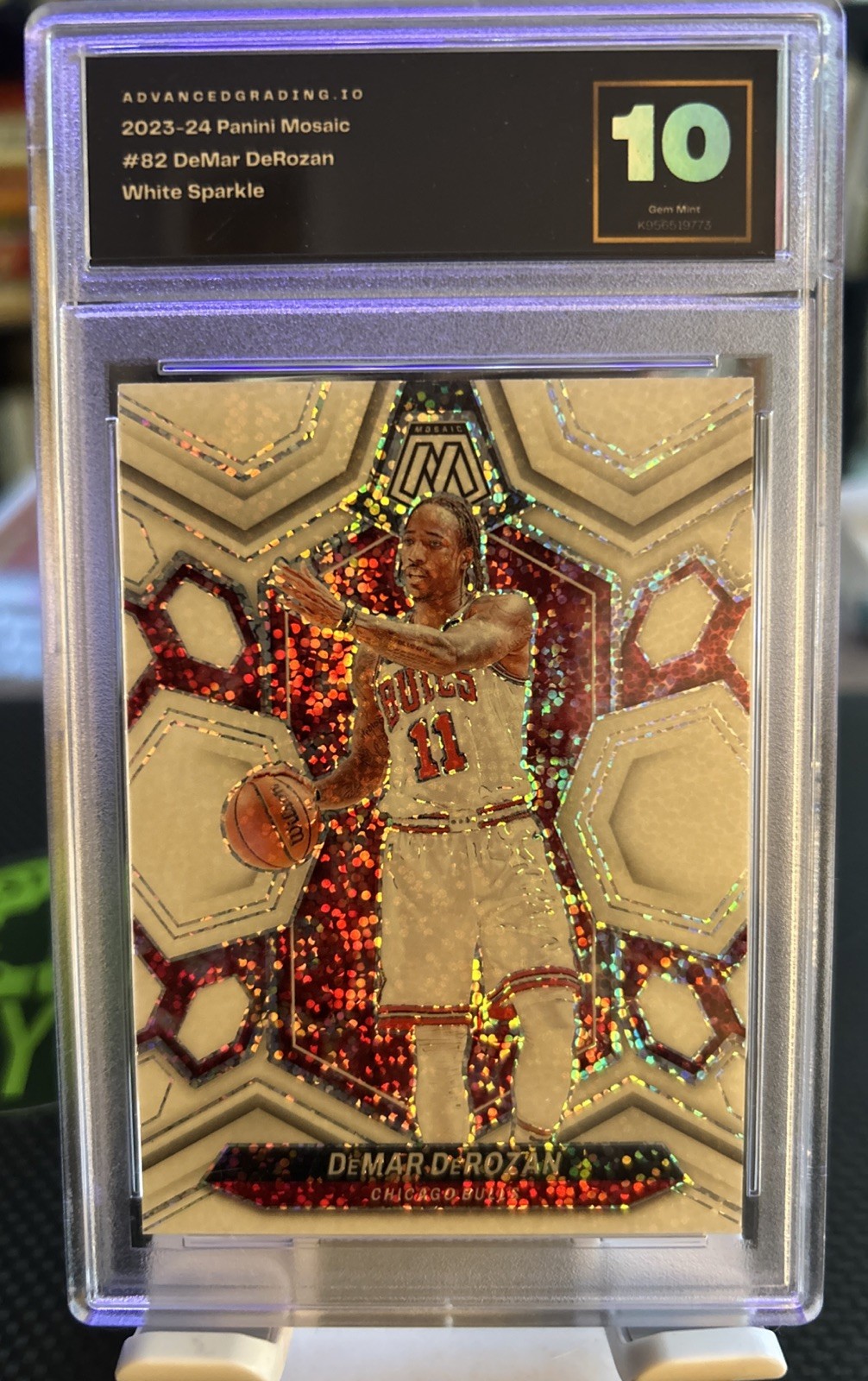 2023-24 Panini Mosaic - DeMar DeRozan #82 White Sparkle Prizm Graded 10