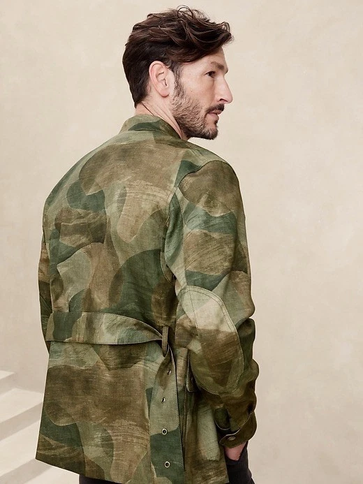 Banana Republic Men’s Green Camouflage Jacket  - product detail image 4