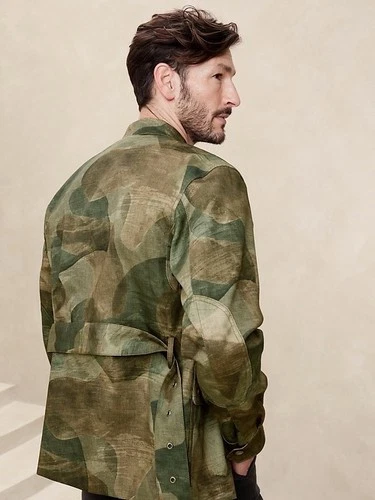 Banana Republic Men’s Green Camouflage Jacket ￼ image 4