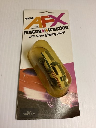AFX/Aurora HO Magna Traction rot weiß & blau Camaro Z-28 Slotcar # 1901 / Neu in OVP