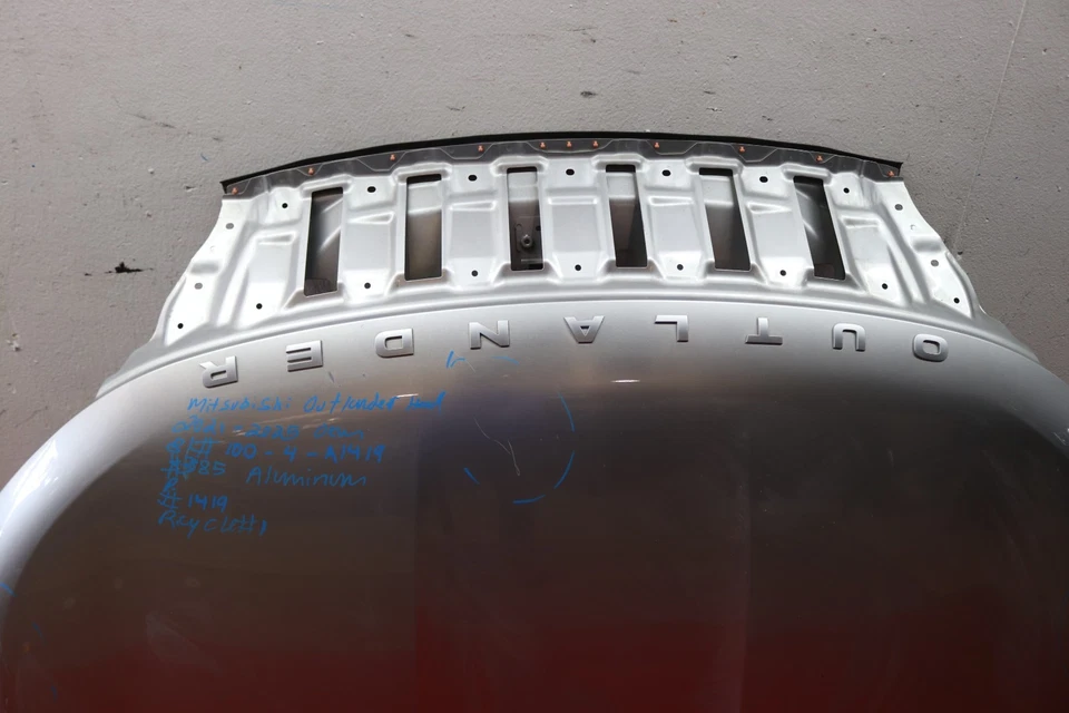 2021 2025 MITSUBISHI OUTLANDER FRONT HOOD OEM ALUMINUM Foto 2 de 4