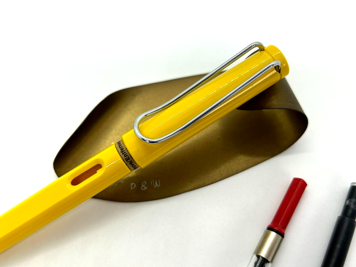 LAMY Safari LINE FRIENDS 万年筆　字幅EF LAMY x LINE FRIENDS Sally Fountain Pen Safari Special Edition