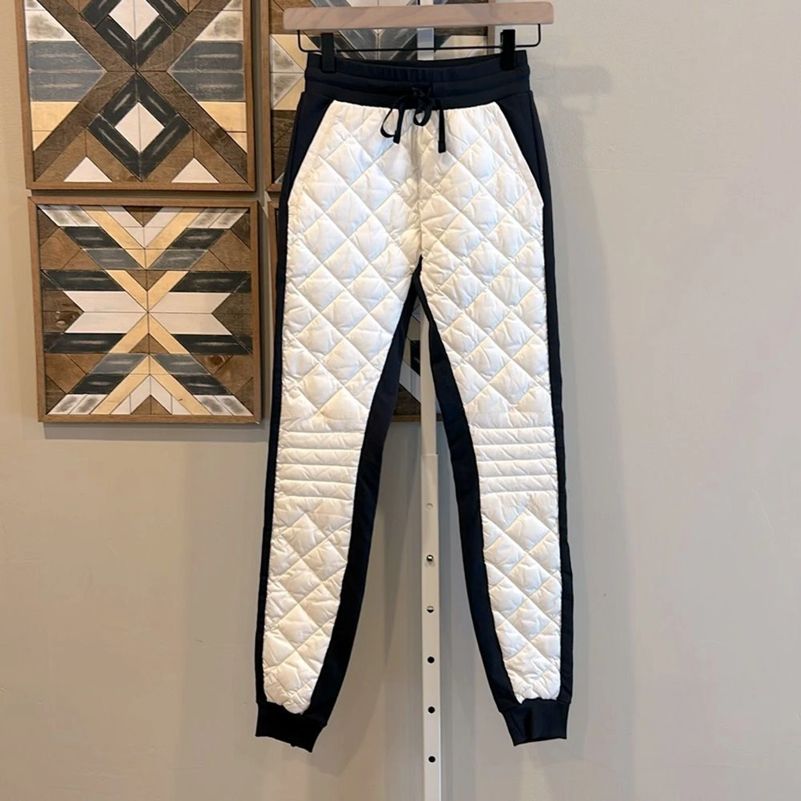 alo-yoga airbrush winter warm high-waist moto puffer pants