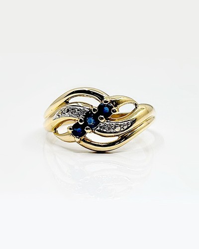 Bague En Or 18K Sertie De 3 Saphirs Et 2 Diamants - Poids 2,65 Grammes - Bon état Général