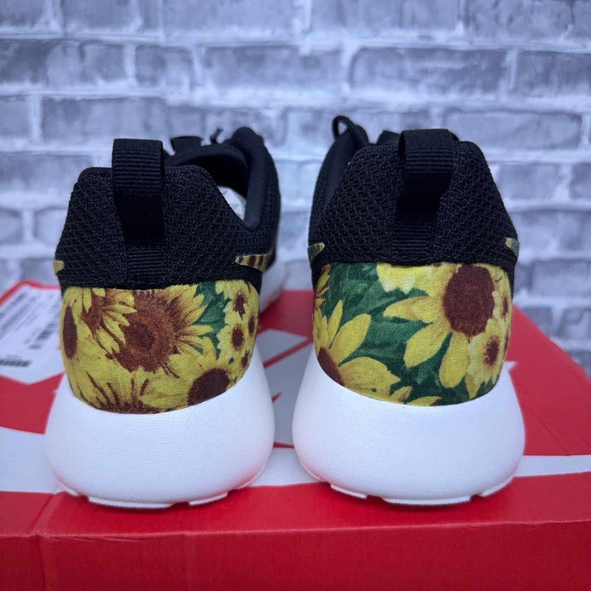 nike roshe flower pattern