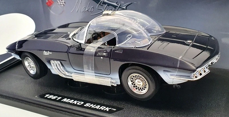 Motor Max 1/18 Scale Diecast 73102 - 1961 Chevrolet Stingray Mako Shark - Image 3 of 4