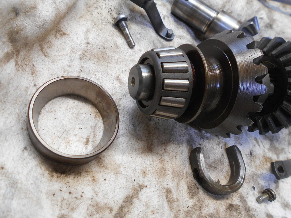 Johnson 35 HP RD-19 Seahorse 57 Outboard OMC Lower Unit Gear Shaft Bearing Shift - Image 3 of 4